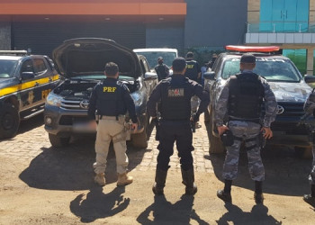 Casal de estelionatários é preso tentando vender Hilux adulterada em Picos